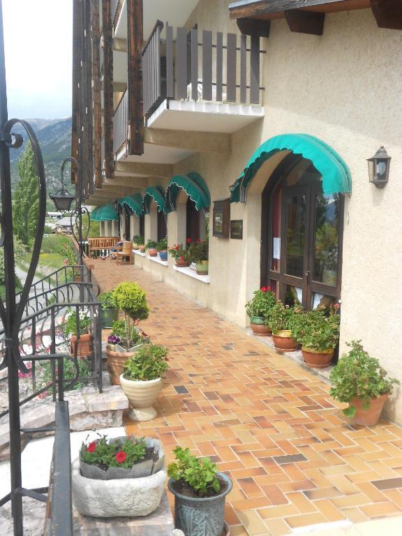 Hotel Les Barnieres Guillestre Buitenkant foto